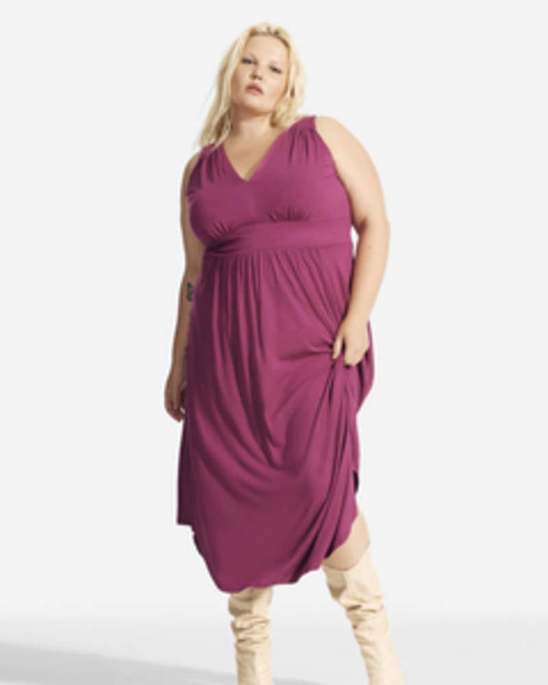 Front of a model wearing a size 0X Destiny Shirt Tail Hem Maxi Dress in BOISENBERRY by London Times. | dia_product_style_image_id:254817